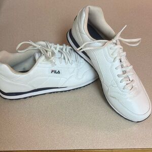 Men’s FILA Original Fitness shoes; size 10.5 - preowned in very good condition